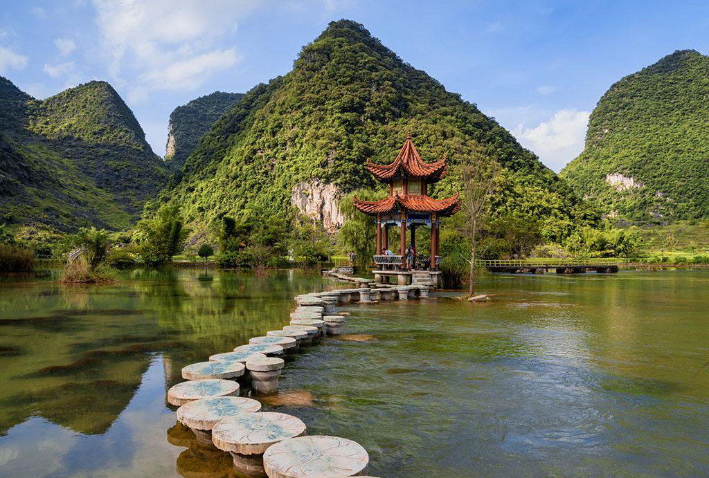 中越边境的小县城，山水风光与桂林一样美，游人少很安静