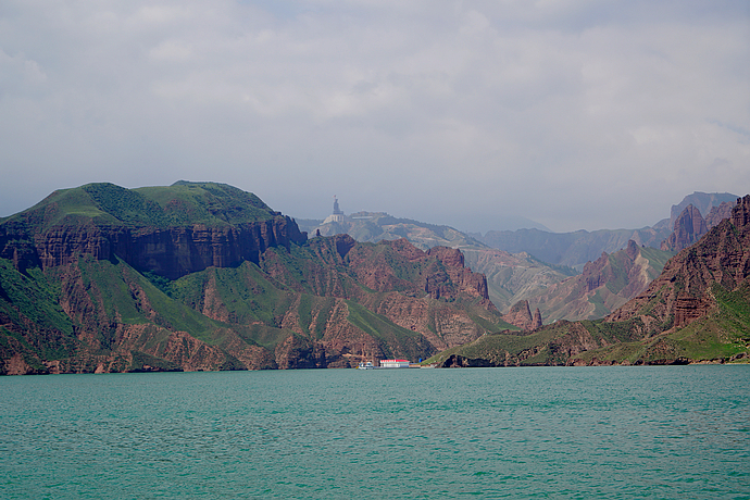 在<a href='http://travel.sina.com.cn/qinghai-lvyou/?from=b-keyword' target='_blank'>青海</a>,浊浪滔天的黄河也可以如此清澈美丽