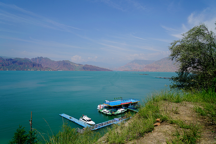 在<a href='http://travel.sina.com.cn/qinghai-lvyou/?from=b-keyword' target='_blank'>青海</a>,浊浪滔天的黄河也可以如此清澈美丽