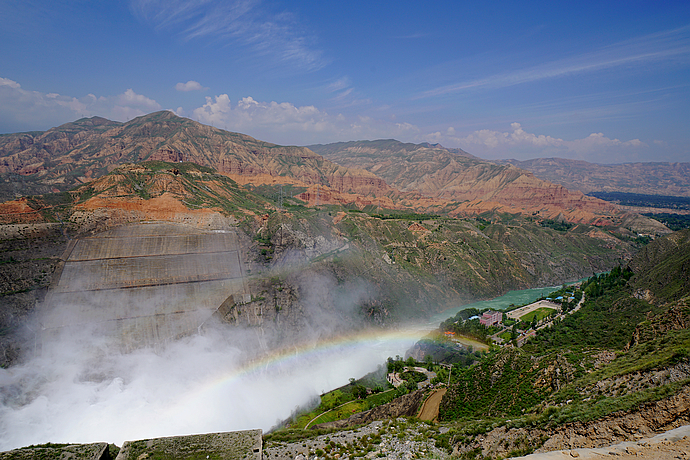 在<a href='http://travel.sina.com.cn/qinghai-lvyou/?from=b-keyword' target='_blank'>青海</a>,浊浪滔天的黄河也可以如此清澈美丽